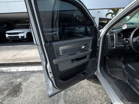Used 2018 RAM 1500 Classic SLT AWD/4WD image 12