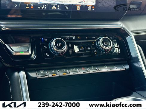 Used 2025 GMC Sierra 2500 Denali Ultimate image 32