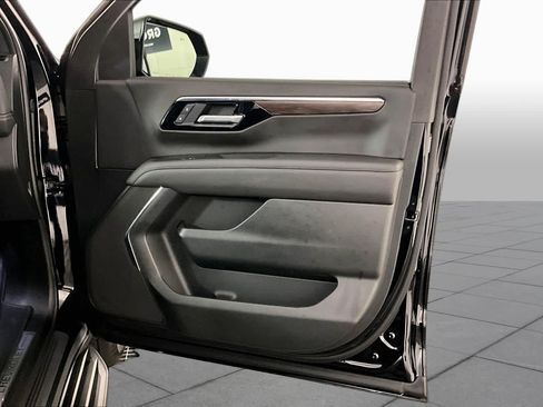 Used 2026 Chevrolet Suburban LT RWD image 22