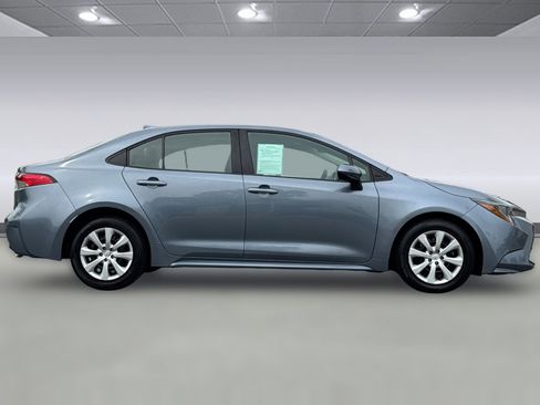 Used 2024 Toyota Corolla LE image 2