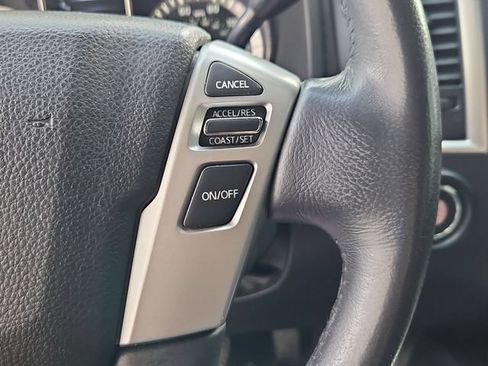 Used 2018 Nissan Titan SV w/ SV Convenience Package RWD image 14