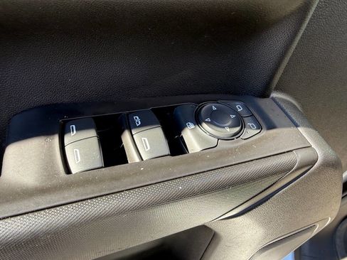 Used 2020 Chevrolet Silverado 1500 Custom w/ Custom Value Package image 19