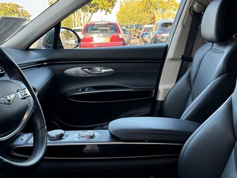 Used 2025 Genesis GV70 2.5T AWD/4WD image 11