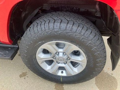 Used 2022 Toyota 4Runner SR5 Premium AWD/4WD image 27