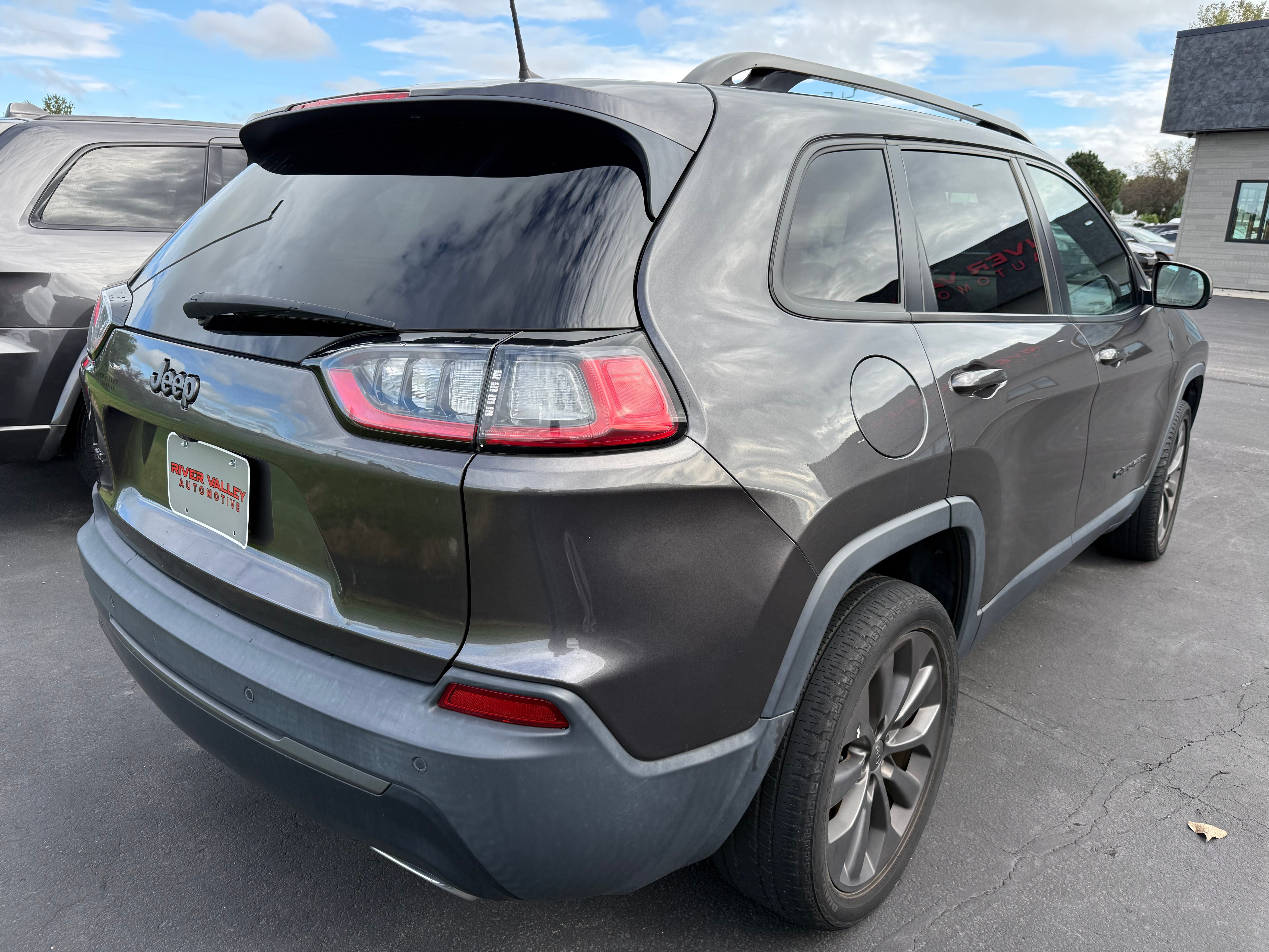 Used 2021 Jeep Cherokee Latitude Lux 80th Anniv w/ Quick Order Package 26U 80TH AWD/4WD image 3
