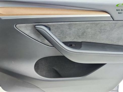 Used 2023 Tesla Model Y Performance image 23
