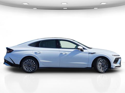 New 2025 Hyundai Sonata Limited image 4