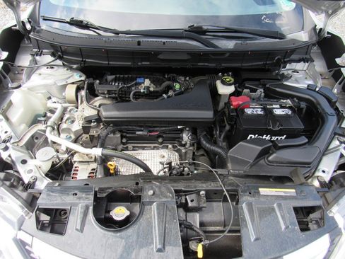 Used 2018 Nissan Rogue SV w/ Premium Package image 10