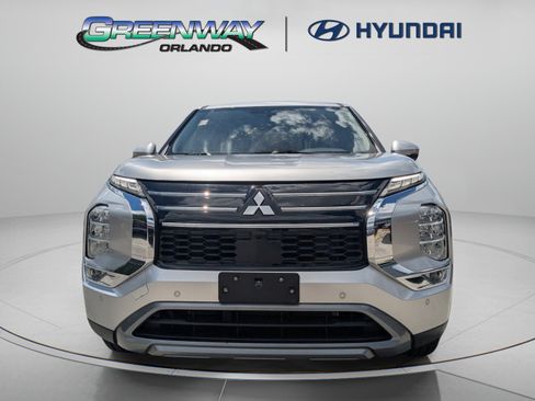Used 2025 Mitsubishi Outlander SE FWD image 3