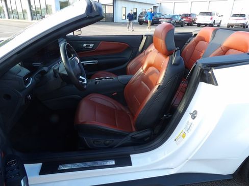 Used 2025 Ford Mustang Premium RWD image 17