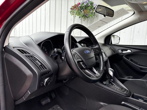 Used 2015 Ford Focus SE w/ SE Sport Package image 12