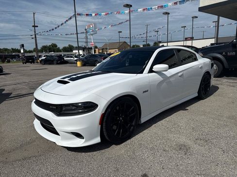 Used 2017 Dodge Charger R/T RWD image 2