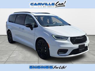 Used 2025 Chrysler Pacifica Limited FWD video 1