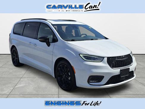 Used 2025 Chrysler Pacifica Limited FWD image 1