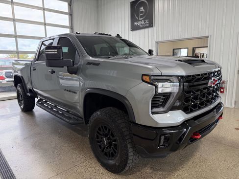 Used 2024 Chevrolet Silverado 2500 ZR2 w/ Technology Package image 62