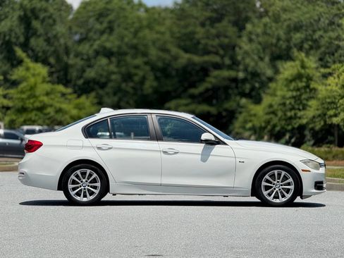 Used 2018 BMW 320i xDrive Sedan AWD/4WD image 12