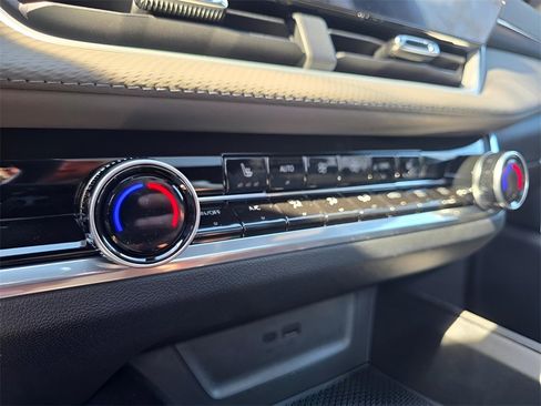 New 2026 Chevrolet Equinox LT w/ Convenience Package II image 25