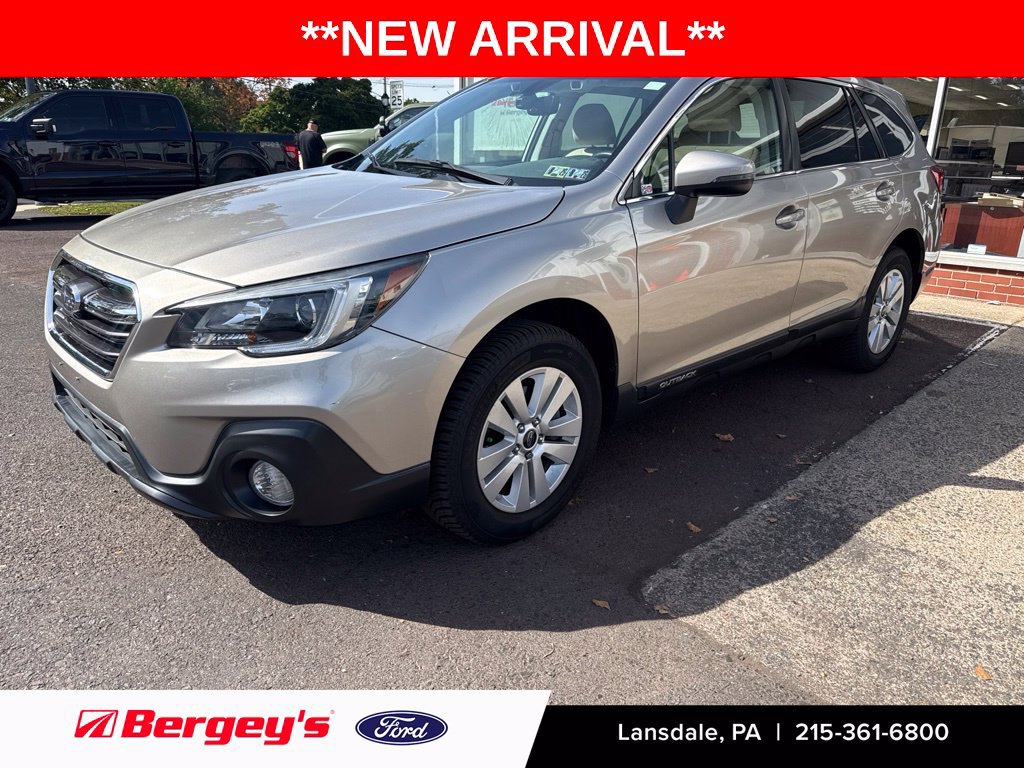 Used 2019 Subaru Outback 2.5i Premium AWD/4WD image 1