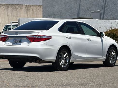 Used 2016 Toyota Camry SE FWD image 2