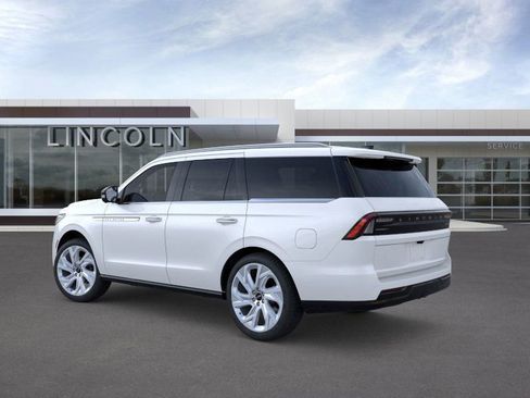 New 2025 Lincoln Navigator Reserve image 4