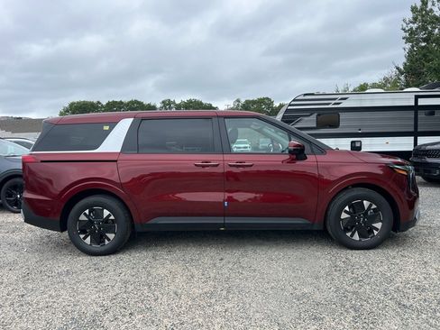 New 2026 Kia Carnival LXS image 4