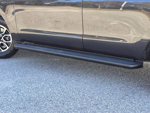 Used 2024 Ford Expedition XLT image 34