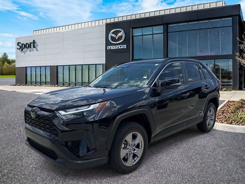 Used 2025 Toyota RAV4 LE AWD/4WD image 8