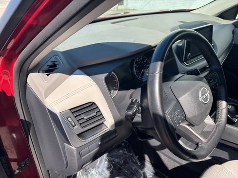 Used 2025 Nissan Rogue SV FWD image 37