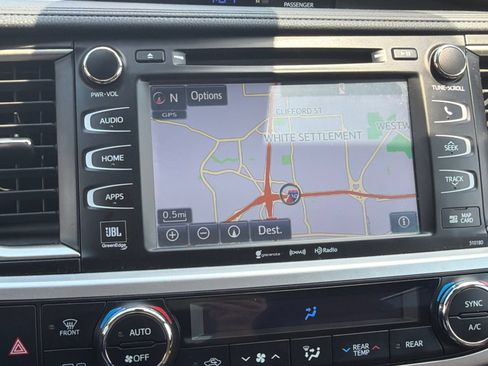 Used 2018 Toyota Highlander Limited FWD image 16