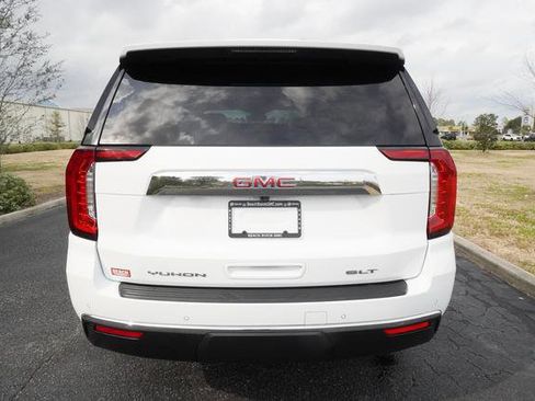 Used 2024 GMC Yukon SLT w/ SLT Premium Package image 4