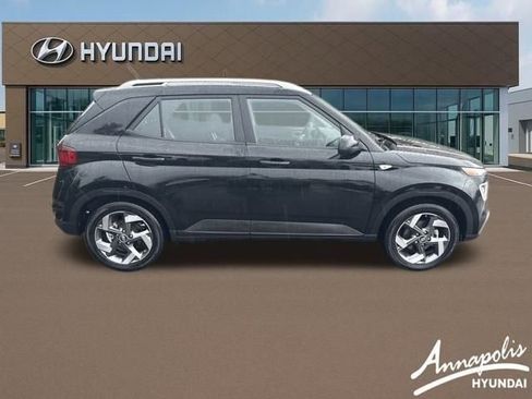 Certified 2024 Hyundai Venue SEL image 6