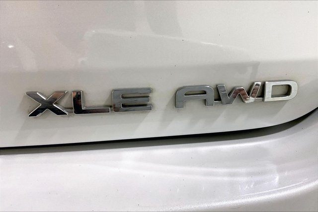 Used 2023 Toyota Highlander XLE AWD/4WD image 8