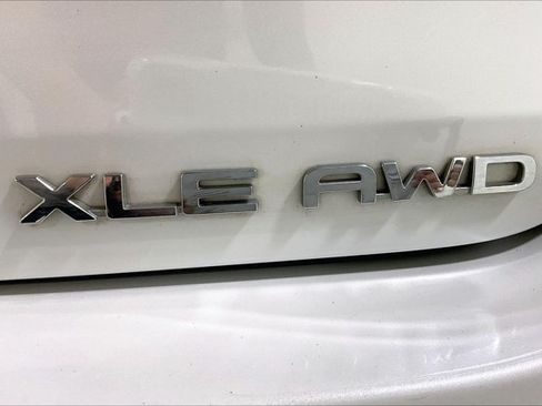 Used 2023 Toyota Highlander XLE AWD/4WD image 8