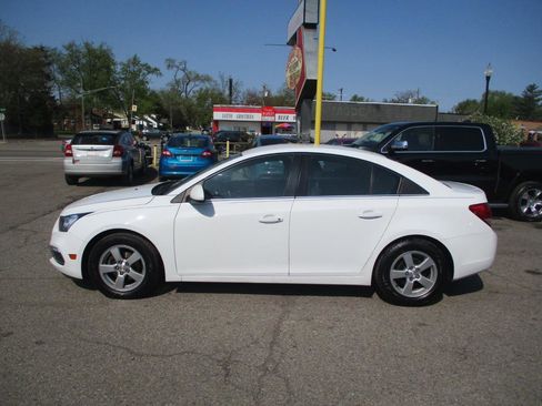 Used 2016 Chevrolet Cruze LT FWD image 4