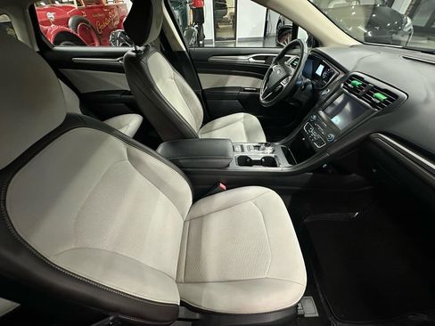 Used 2020 Ford Fusion SE w/ Equipment Group 151A FWD image 13