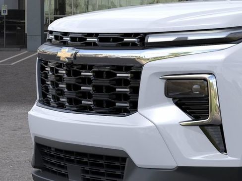 New 2027 Chevrolet Traverse LT w/ Driver Confidence Package FWD image 13