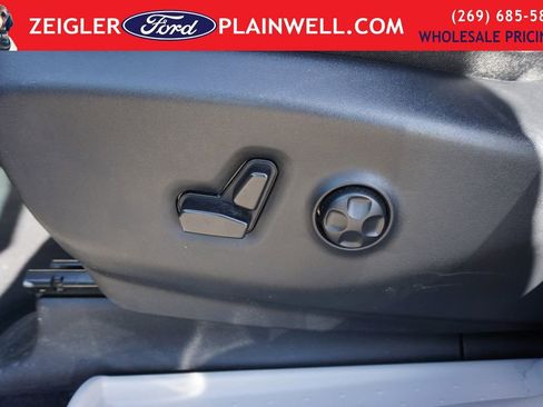 Used 2023 Chrysler Pacifica Touring-L FWD image 20