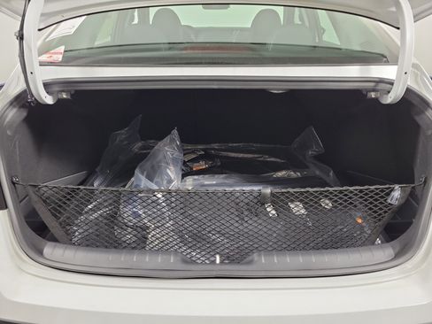 New 2025 Hyundai Elantra Limited image 36