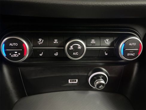 Used 2022 Alfa Romeo Stelvio Veloce image 28