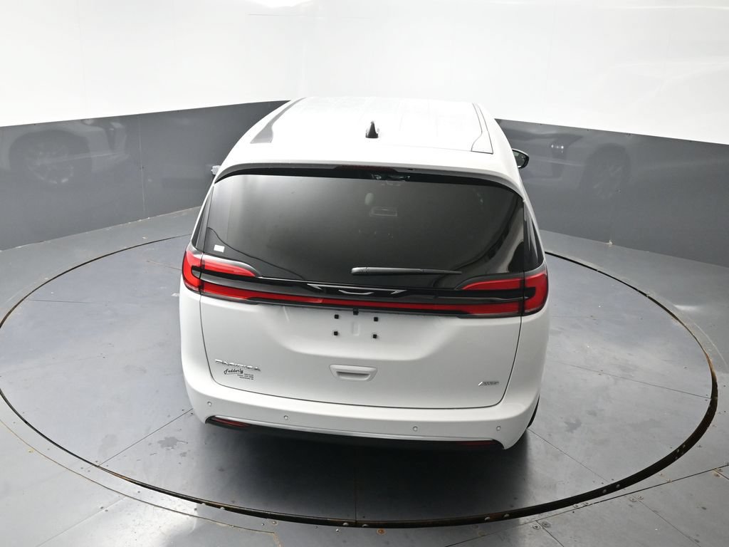 New 2027 Chrysler Pacifica Select w/ Family Tech Group AWD/4WD image 37
