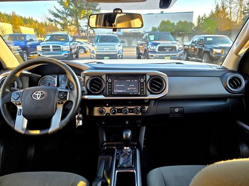 Used 2016 Toyota Tacoma SR5 AWD/4WD image 10