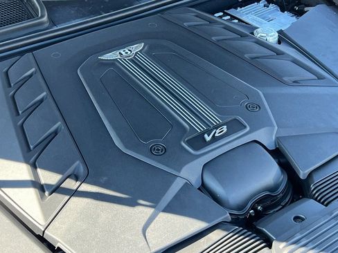 Used 2025 Bentley Bentayga image 59