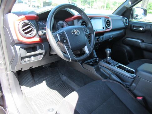 Used 2016 Toyota Tacoma TRD Sport w/ Towing Package AWD/4WD image 20