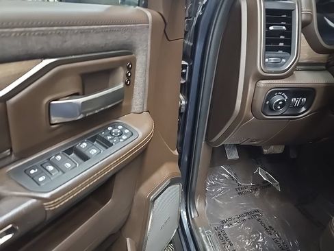 Used 2025 RAM 2500 Limited AWD/4WD image 26
