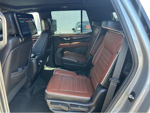 Used 2023 GMC Yukon Denali Ultimate AWD/4WD image 8