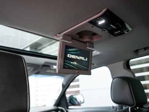 Used 2018 GMC Yukon Denali w/ Open Road Package image 15