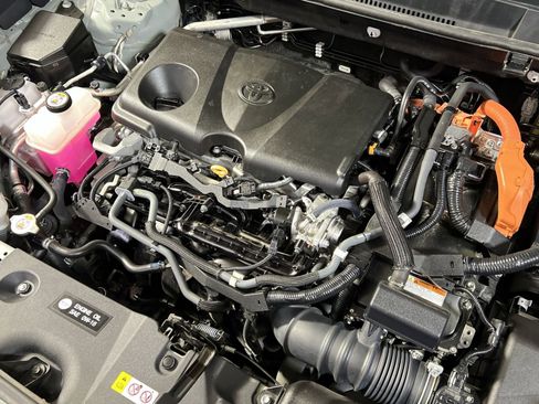 Used 2022 Toyota RAV4 XLE image 26