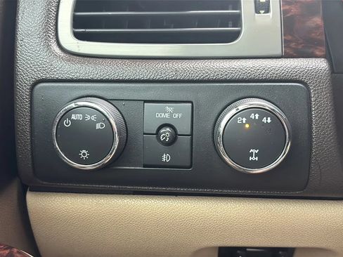 Used 2013 GMC Sierra 2500 Denali w/ Suspension Package, Off-Road AWD/4WD image 19