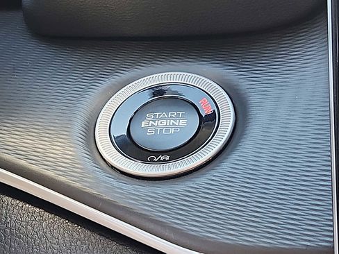 New 2025 Jeep Grand Cherokee Altitude image 16