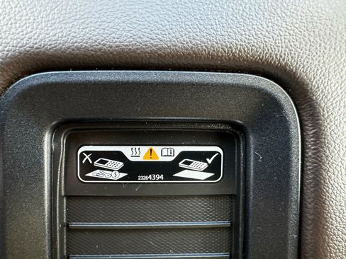 Used 2018 Chevrolet Silverado 1500 LTZ Z71 image 19
